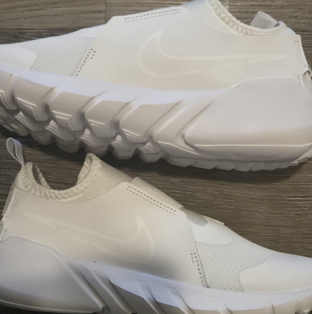 Nike WhiteFlex Runner Slip-On  Sneakers NWT youth Size 5.5/7W - Picture 2 of 6